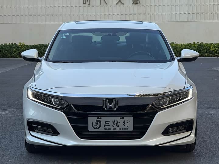 Фото 2 - Honda Accord