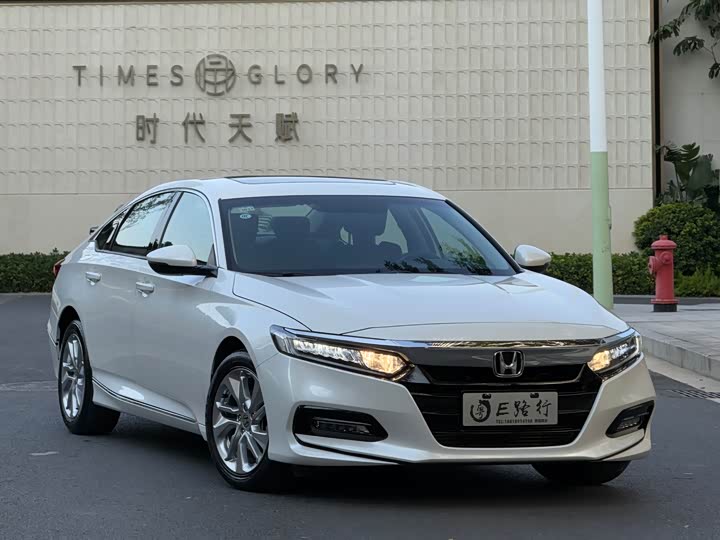 Фото 3 - Honda Accord