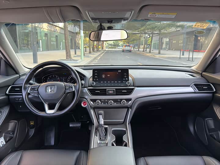 Фото 4 - Honda Accord