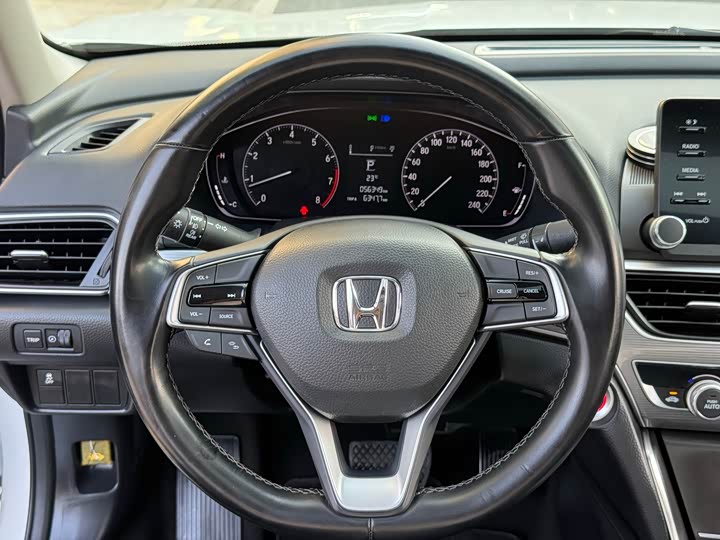 Фото 6 - Honda Accord