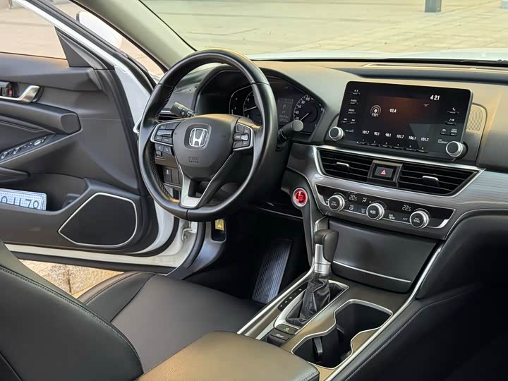 Фото 7 - Honda Accord