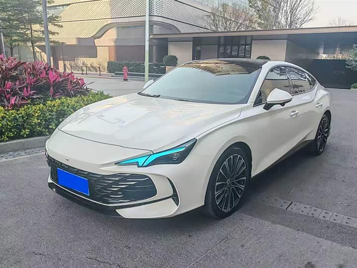 Фото 1 - MG Motor 7