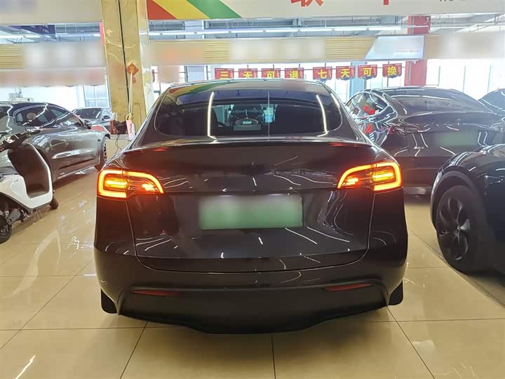 Фото 6 - Tesla Model Y