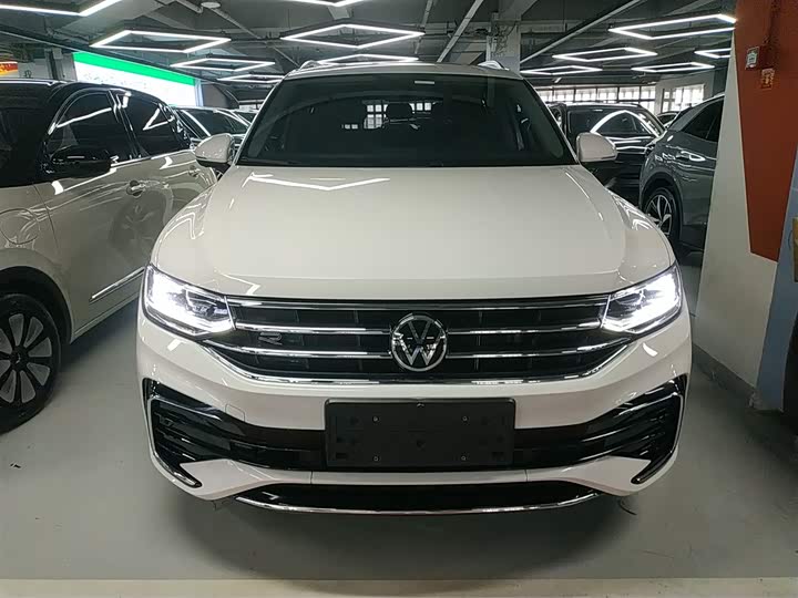 Фото 3 - Volkswagen Tiguan L Pro