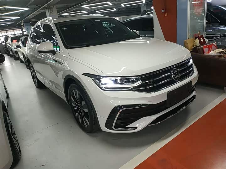 Фото 4 - Volkswagen Tiguan L Pro