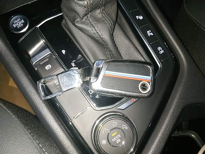 Фото 9 - Volkswagen Tiguan L Pro