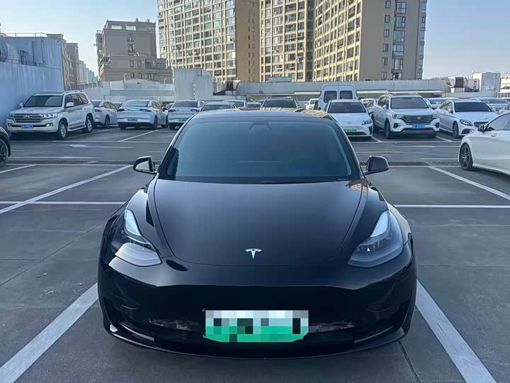 Фото 1 - Tesla Model 3