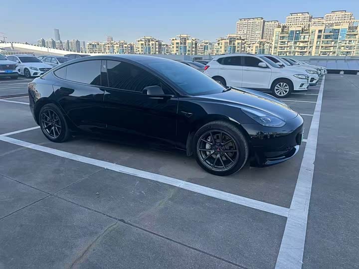 Фото 2 - Tesla Model 3