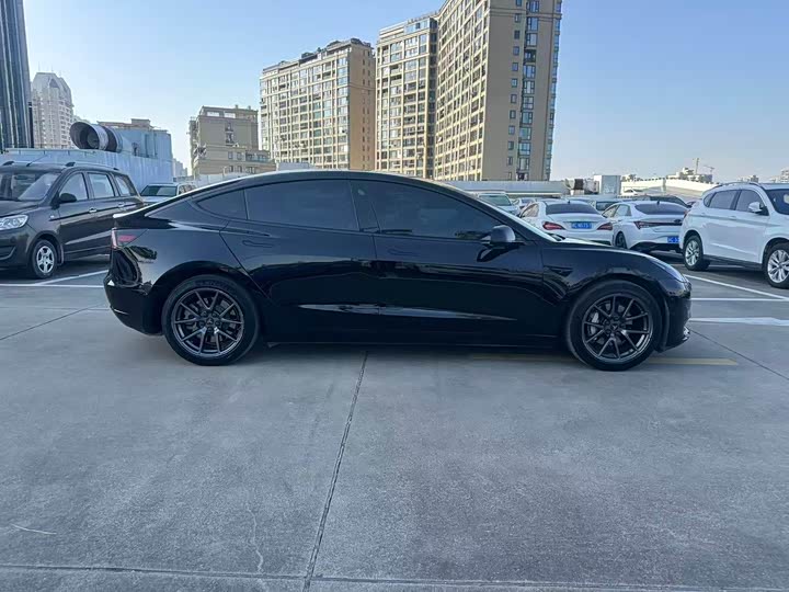 Фото 3 - Tesla Model 3