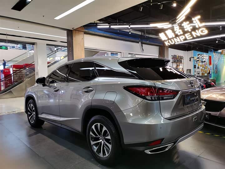 Фото 3 - Lexus RX
