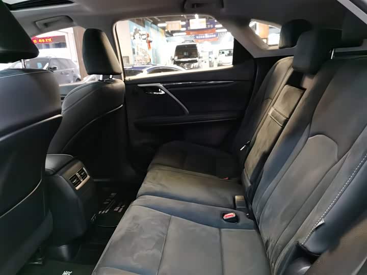 Фото 7 - Lexus RX