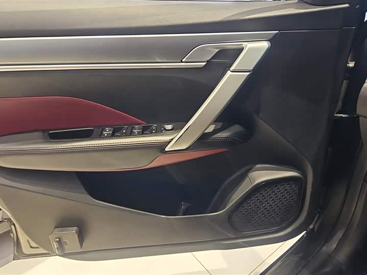 Фото 7 - Geely Coolray