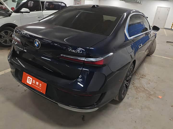 Фото 3 - BMW 7 Series