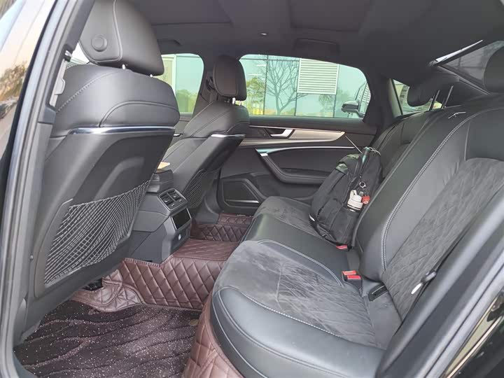 Фото 7 - Audi A6L