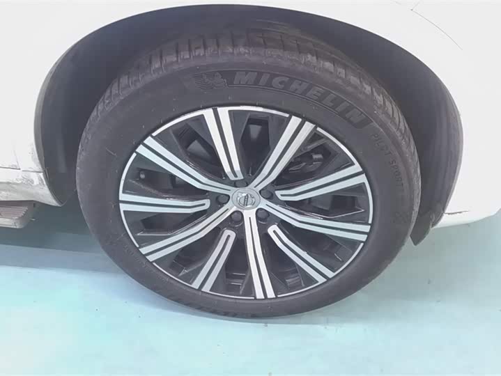 Фото 6 - Volvo XC90