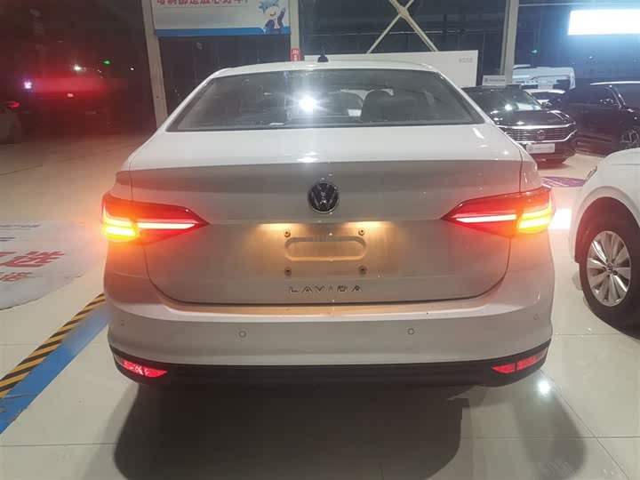 Фото 6 - Volkswagen Lavida