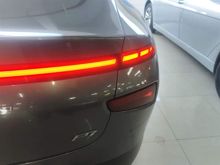 Фото 8 - XPeng P7