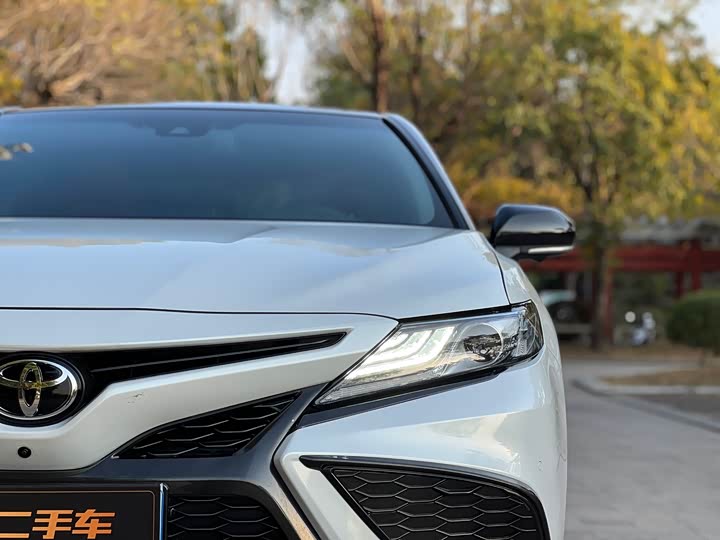 Фото 2 - Toyota Camry