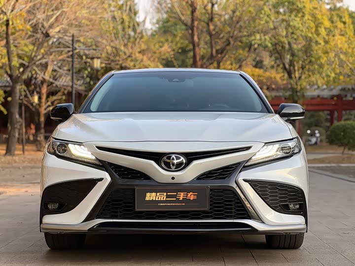 Фото 3 - Toyota Camry