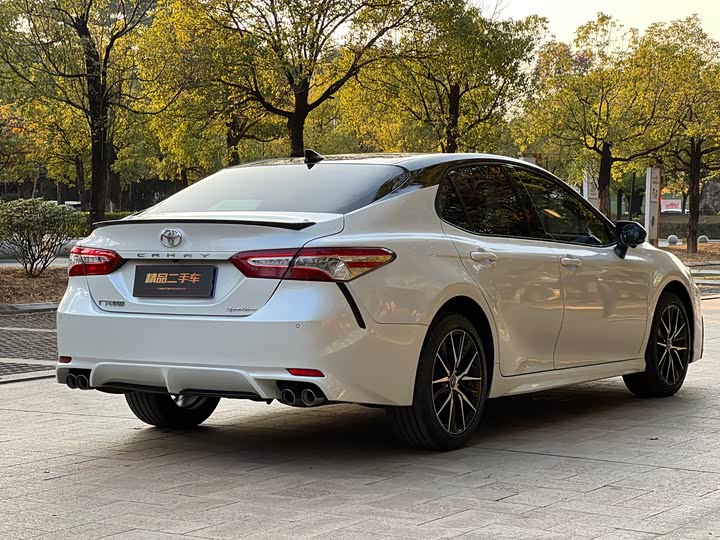 Фото 6 - Toyota Camry