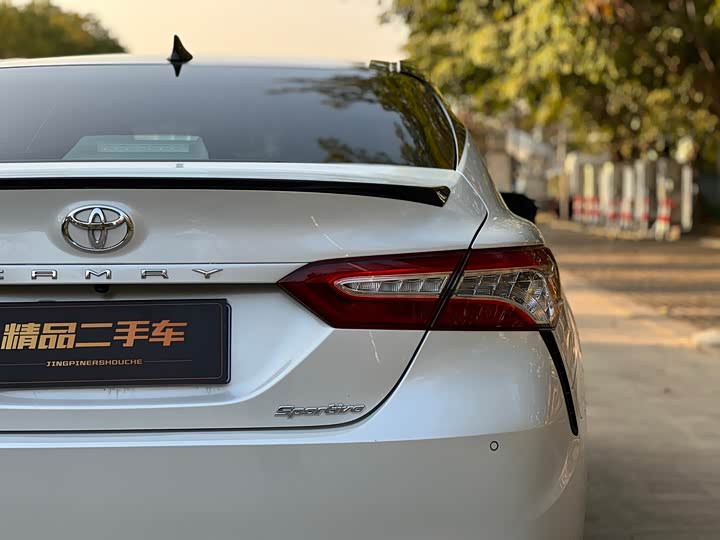 Фото 7 - Toyota Camry