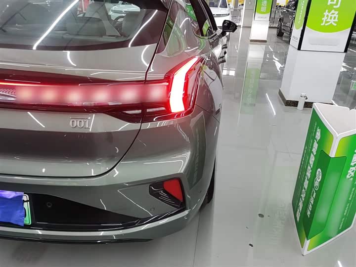 Фото 8 - Zeekr 001