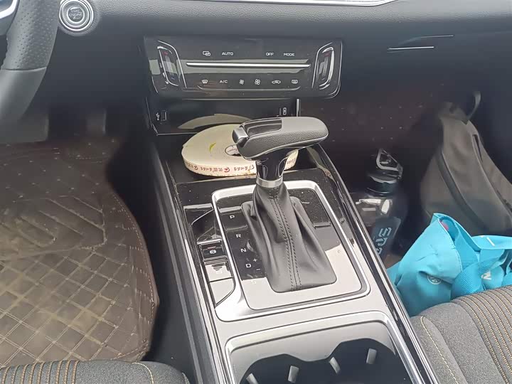 Фото 7 - Bestune B70