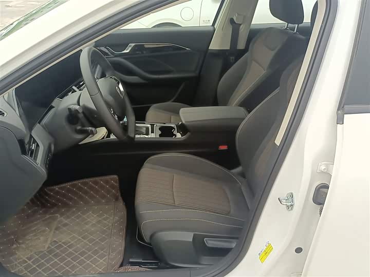 Фото 8 - Bestune B70