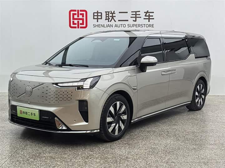 Фото 1 - Volvo EM90