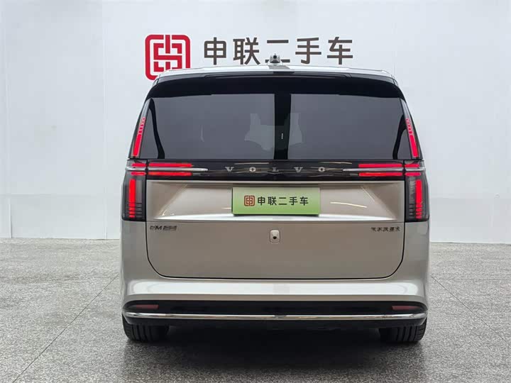 Фото 4 - Volvo EM90