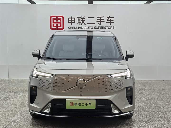 Фото 5 - Volvo EM90