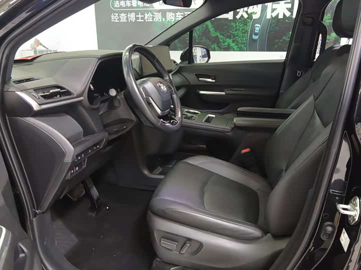 Фото 8 - Toyota Sienna