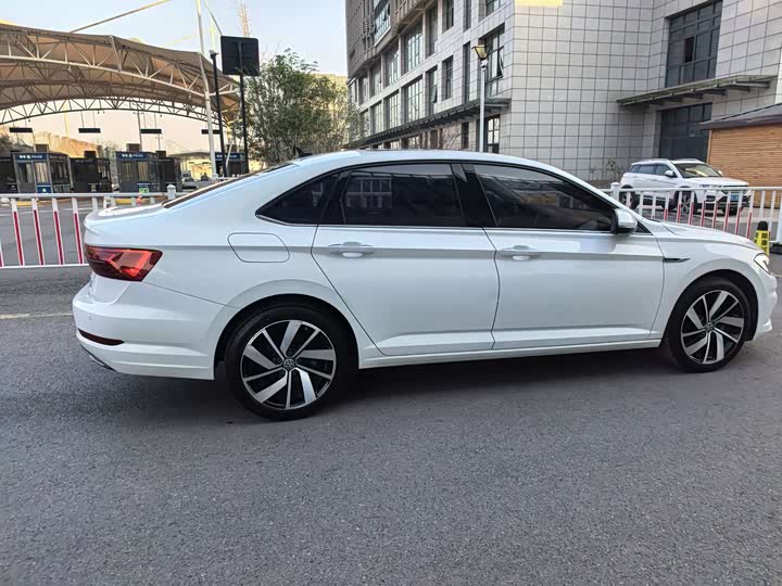 Фото 6 - Volkswagen Sagitar L