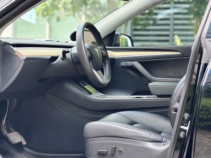 Фото 4 - Tesla Model Y