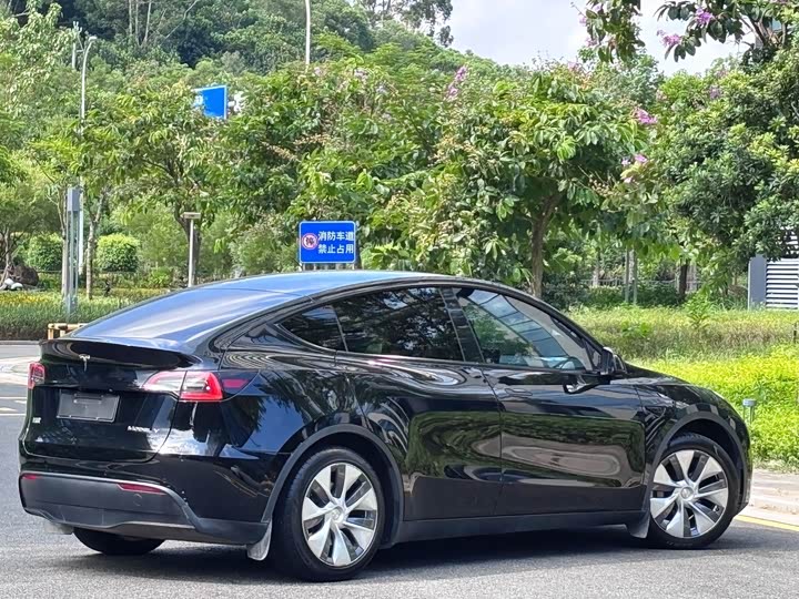 Фото 9 - Tesla Model Y