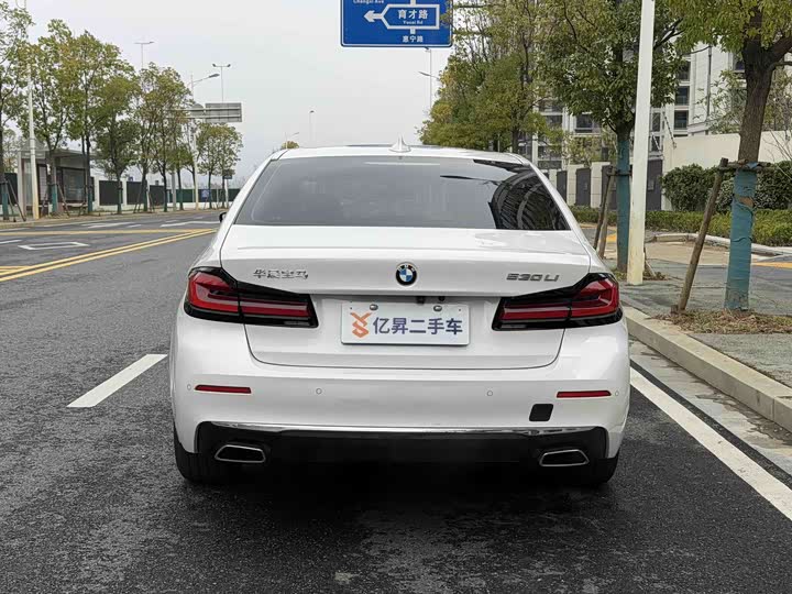 Фото 5 - BMW 5 Series