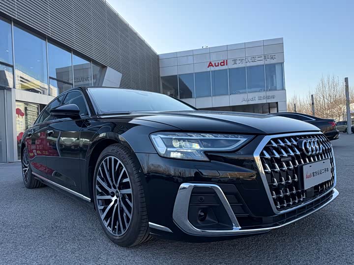 Фото 3 - Audi A8