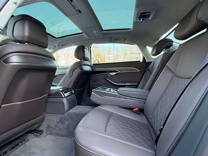 Фото 6 - Audi A8