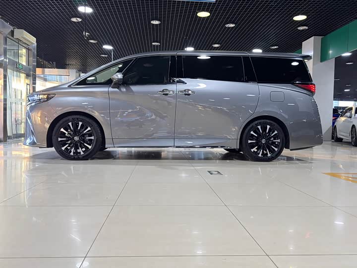 Фото 4 - Toyota Alphard
