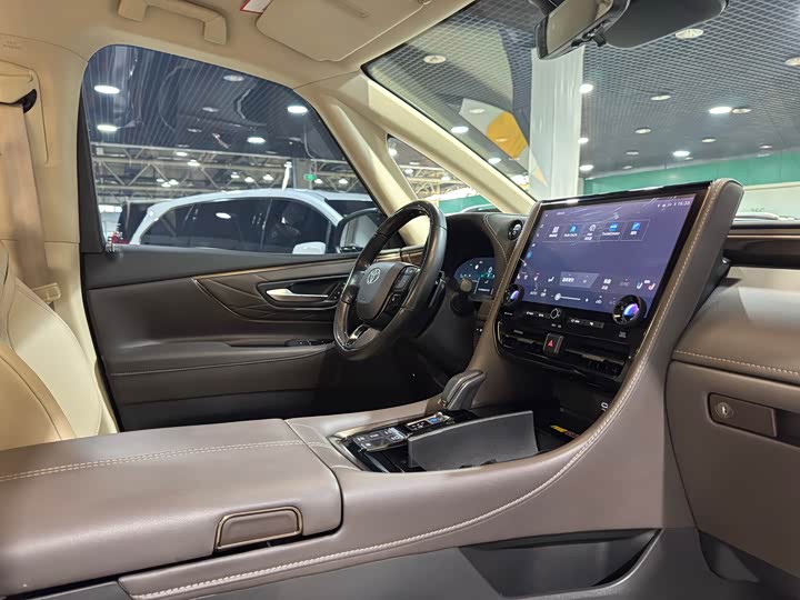 Фото 9 - Toyota Alphard