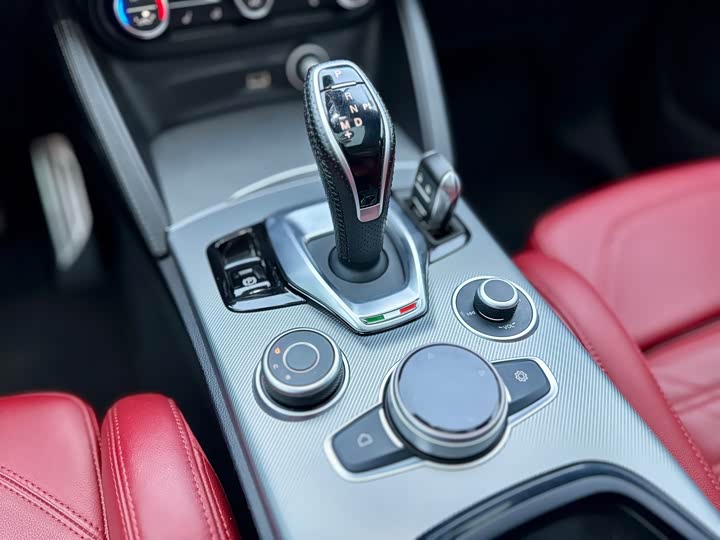 Фото 6 - Alfa Romeo Stelvio