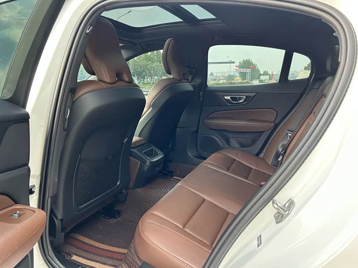 Фото 7 - Volvo S60