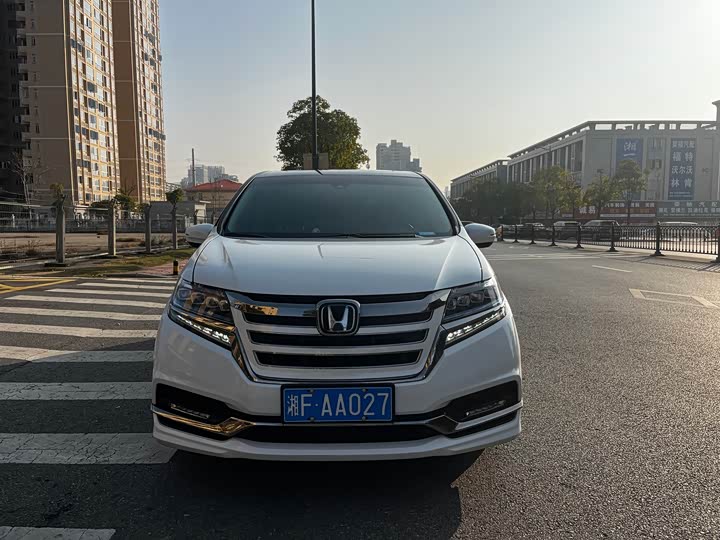 Фото 2 - Honda Elysion