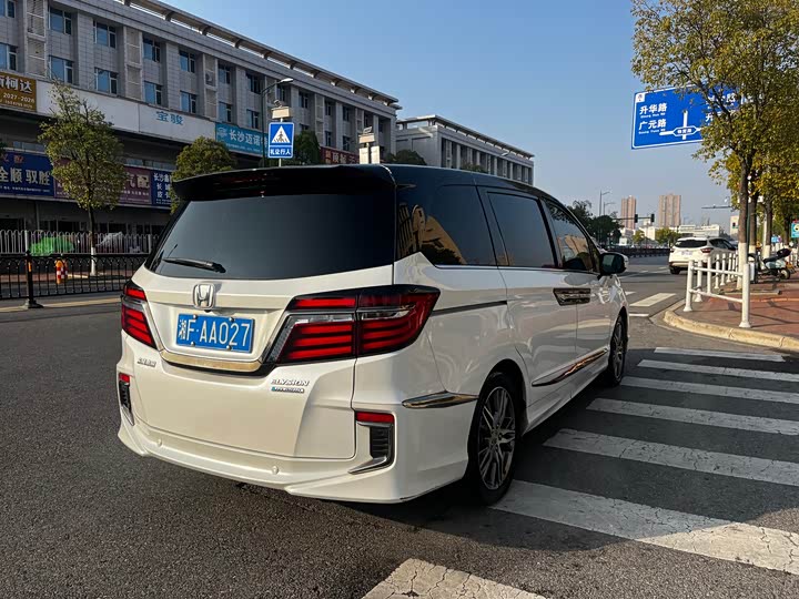 Фото 5 - Honda Elysion