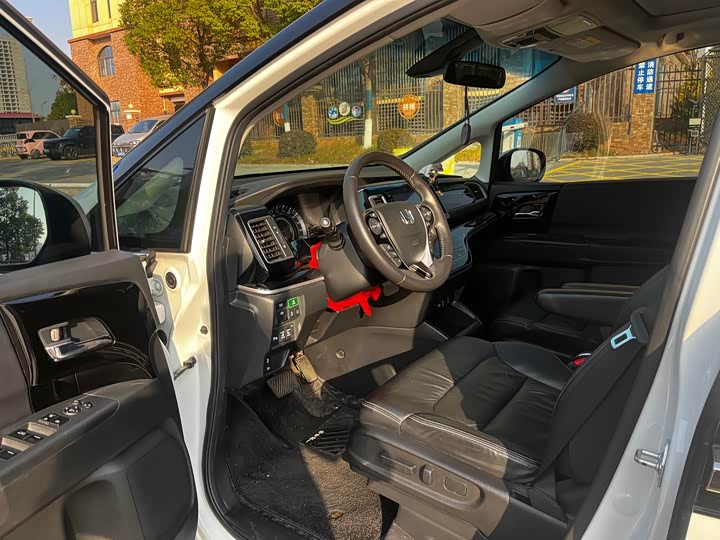 Фото 6 - Honda Elysion