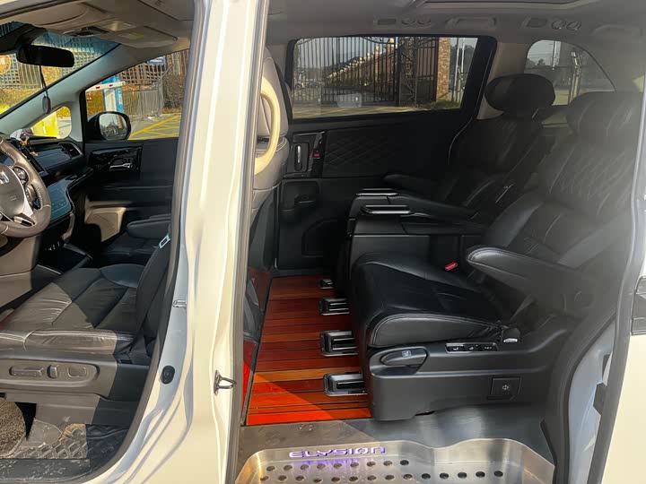 Фото 7 - Honda Elysion