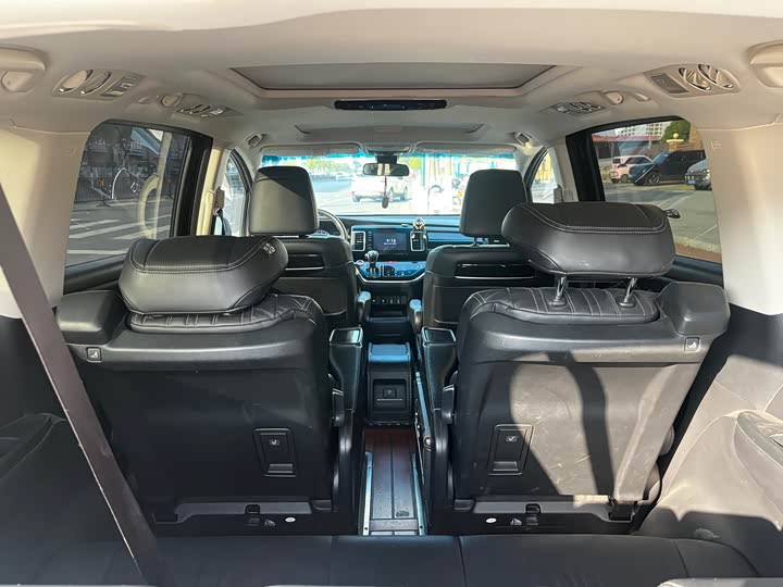 Фото 9 - Honda Elysion