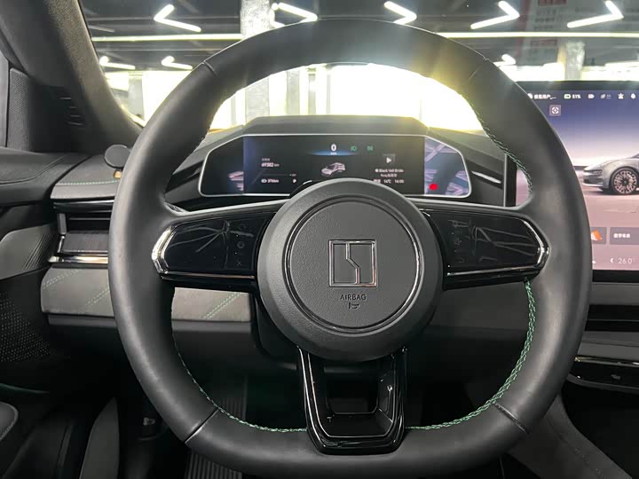 Фото 7 - Zeekr 001