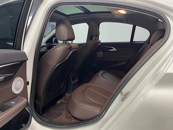 Фото 8 - BMW 1 Series