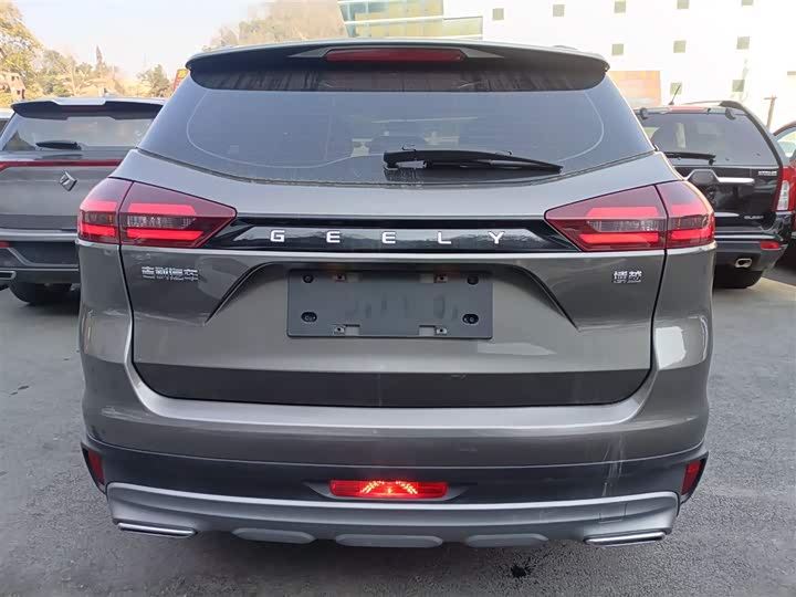 Фото 6 - Geely Atlas